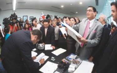 Moncada Luna contradice su declaración de bienes