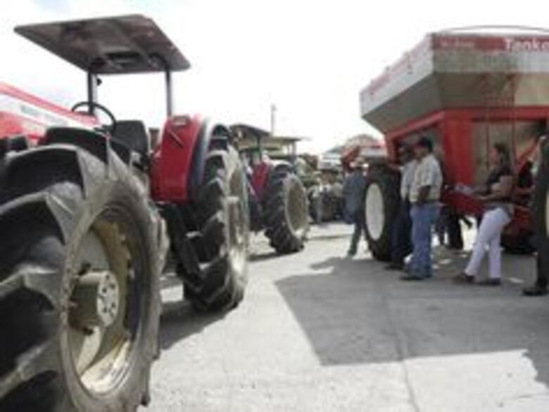 Arroceros cierran la carretera Panamericana