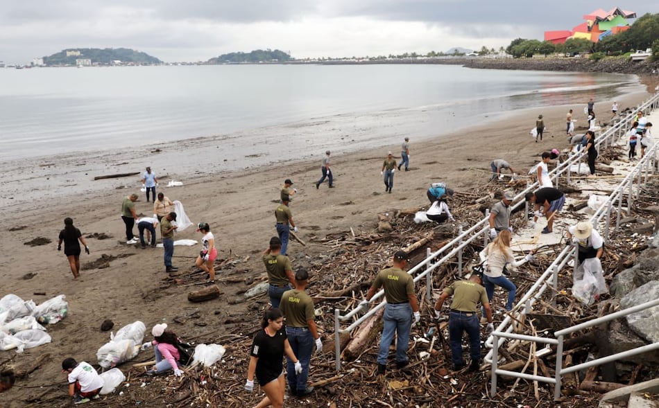 Recogen 15 toneladas de desechos en la rampa de Amador