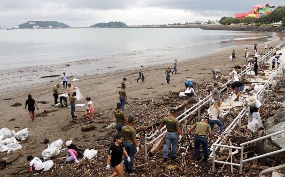 Recogen 15 toneladas de desechos en la rampa de Amador