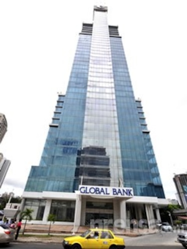 Desalojan a personal en Torre Global Bank