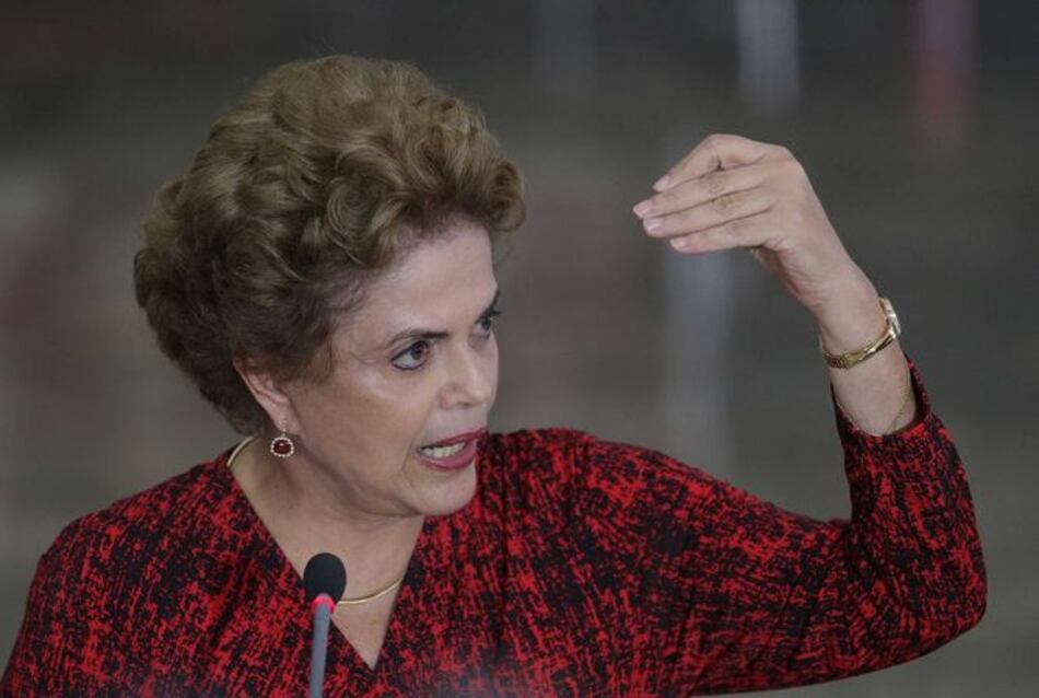 Petrobras se hunde y Dilma Rousseff busca sobrevivir 