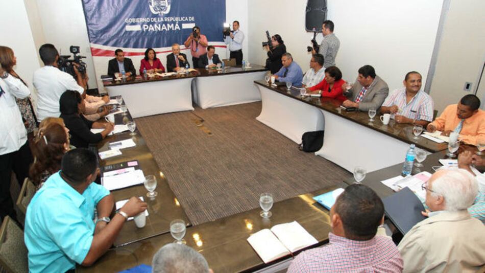 Vicepresidenta insta a docentes a desistir del paro educativo