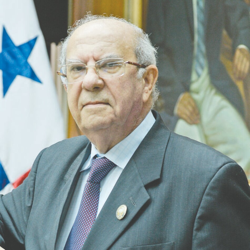 Rector Gustavo García de Paredes arrendó más tierras