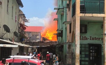 Incendio destruye en Colón tres caserones y una parte de la casa Wilcox