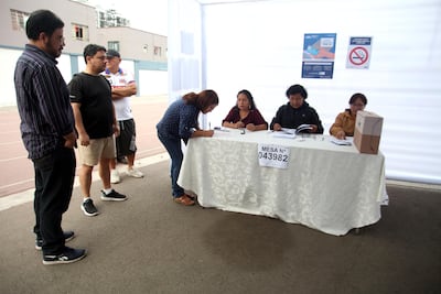 Fujimori vuelve a situarse por delante de Sánchez en la recta final del escrutinio en Perú