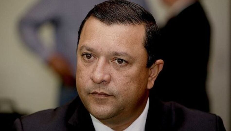 Por excusa de dos abogados, suspenden audiencia al exdirector del IMA Edwin Cárdenas