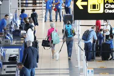 Minsa establece nuevos requisitos para viajeros que ingresen al país