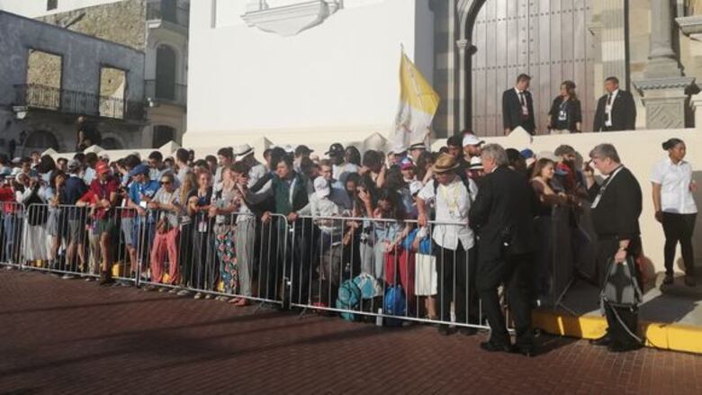 Papa Francisco consagra el altar de la Basílica Santa María la Antigua y celebra su restauración