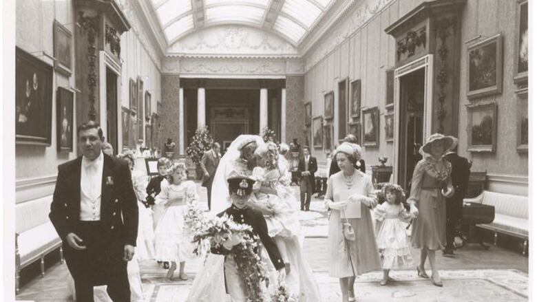 Fotografías inéditas de la boda de Diana de Gales con Carlos conmueven al público británico