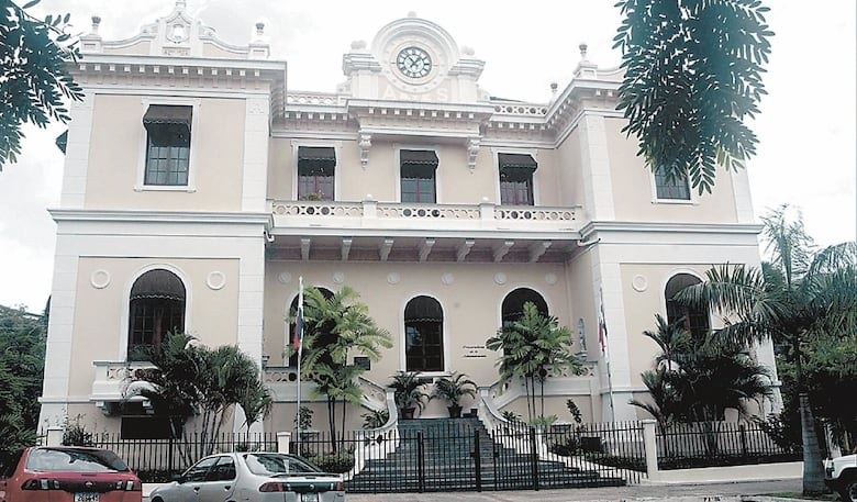 La Asamblea ratifica a Grettel Villalaz como sucesora de Rigoberto González en la Procuraduría de la Administración