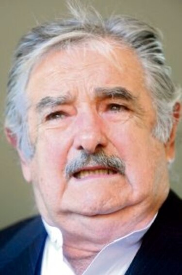 Mujica insta a adoptar niños sirios