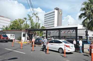 Pistolas, rifles y radios troncales, compras de la Asamblea Nacional 
