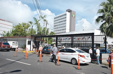 Pistolas, rifles y radios troncales, compras de la Asamblea Nacional