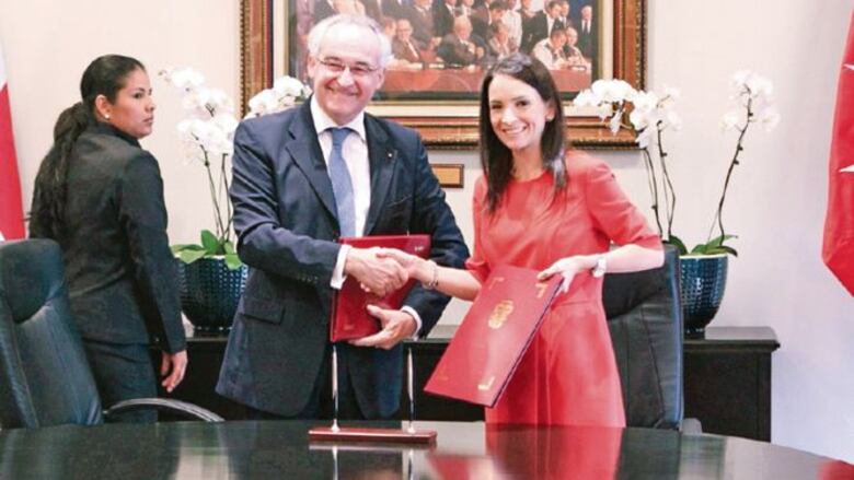 Firman acuerdo para atender desafíos humanitarios