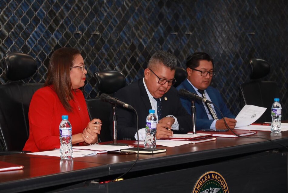 Avanza dentro de la Asamblea propuesta de ley que busca ‘despolitizar’ las becas del Estado