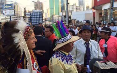 Pueblos originarios marchan hacia Atlapa, sede de la Cumbre de las Américas