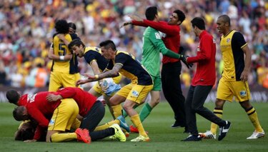 Atlético de Madrid logra empate en Barcelona y gana la liga española
