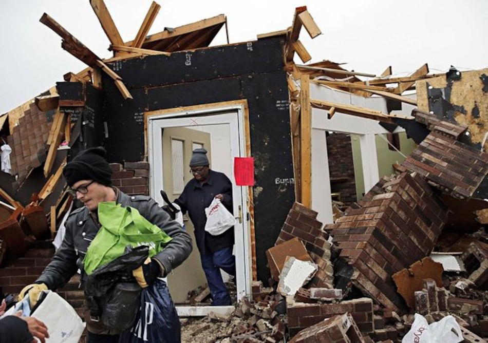 Comienza recuperación tras tornados en Texas