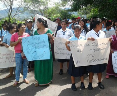 Ministra de Educación insta a docentes de la comarca Ngäbe Buglé a volver a clases