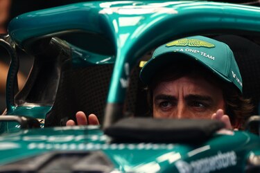 Fernando Alonso sufre una lesión muscular en su espalda y no saldrá en la FP1 en Hungría