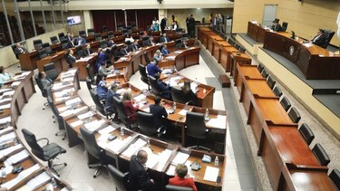 Piden a la Asamblea un proceso justo para el defensor del Pueblo durante comparecencia