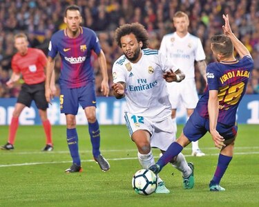 Barça y Real Madrid empatan en un Clásico de polémicas