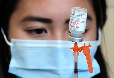 Estados Unidos autoriza vacunas anticovid de Pfizer y Moderna para bebés y niños pequeños