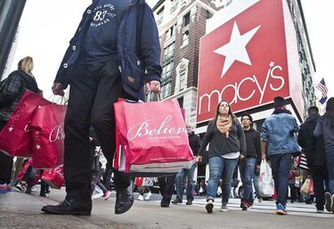 Tiendas replantean estrategias para Día de Acción de Gracias