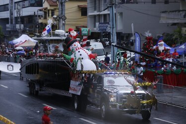 Desfile de Navidad ‘Ciudad de las Estrellas’ llena de color la calle 50