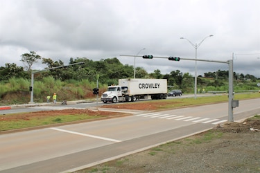 Construcción de la nueva vía Panamá Norte tiene un 94% de avance; activan los semáforos peatonales