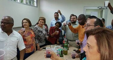 Profesores y funcionarios de la Universidad de Panamá efectuaron ágape al exrector Gustavo García de Paredes