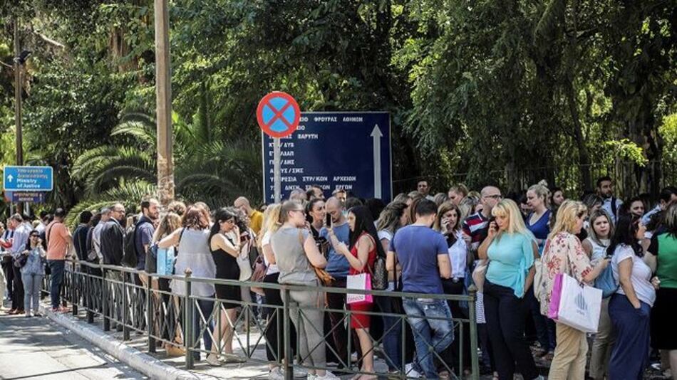 Un fuerte sismo provoca el pánico en Atenas