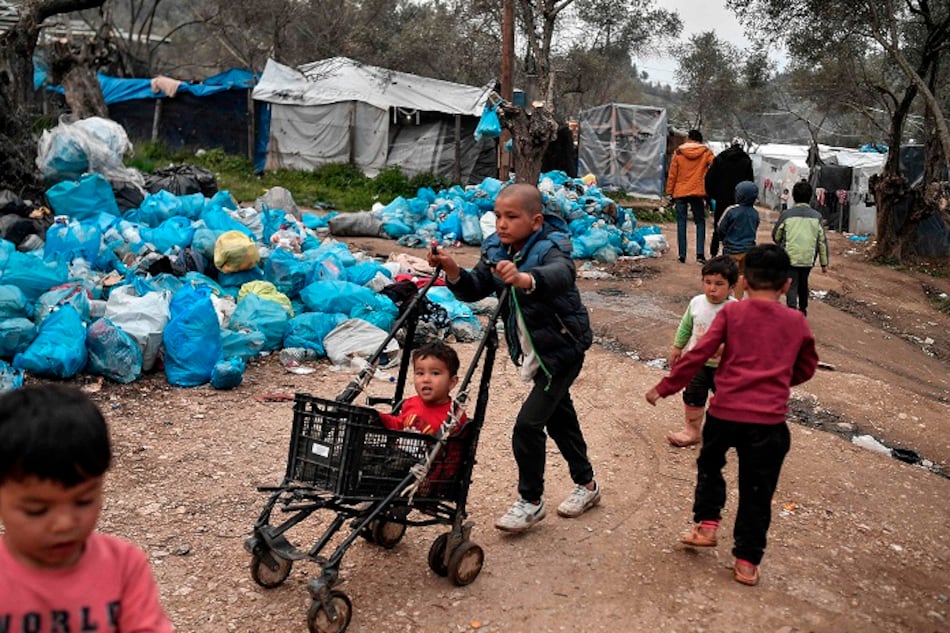 Europa considera recibir hasta 1,500 niños refugiados bloqueados en Grecia