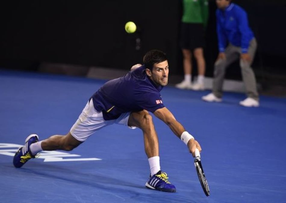 Djokovic avanza sin problemas a la tercera ronda en Australia