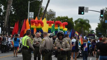Hombre con armas y explosivos es detenido en Los Ángeles