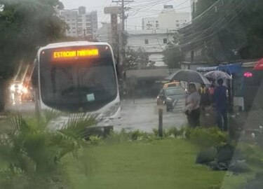 Al menos 30 casas inundadas tras fuertes lluvias; mal tiempo seguirá por 72 horas más