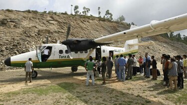 Mueren 23 personas al estrellarse un avión en Nepal