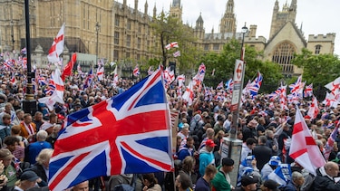 Cómo Reino Unido endurecerá los requisitos para que los migrantes obtengan la residencia permanente