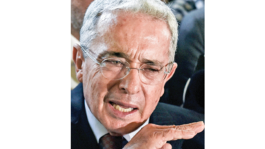 Expresidente Álvaro Uribe está en arresto domiciliario