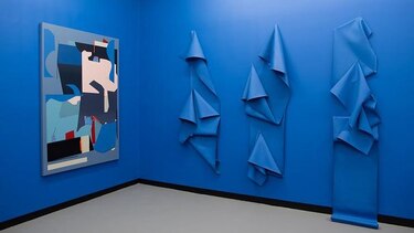 Ana Elena Garuz vuelve con azul concentrado