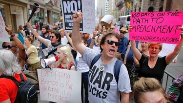 Miles protestan contra las políticas climáticas de Donald Trump