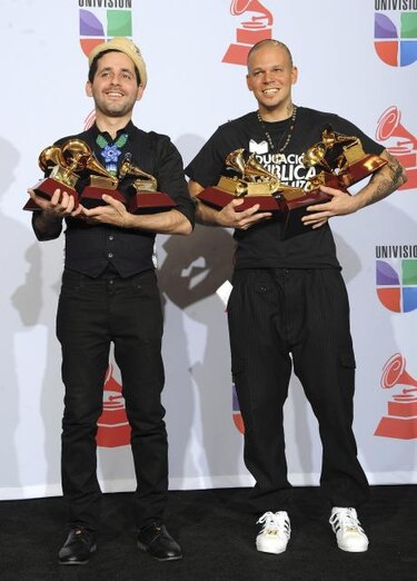 Calle 13 y Shakira dominan los Grammy Latino