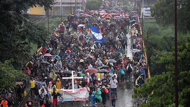 Caravana de migrantes encabezada por venezolanos parte desde el sur de México