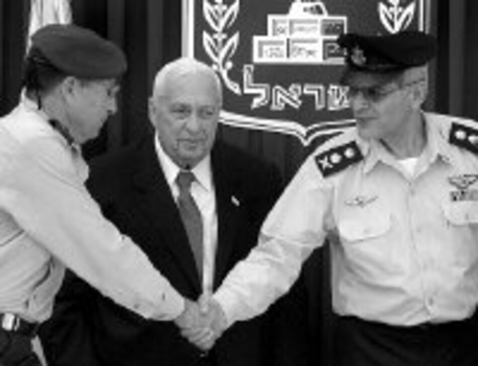 Dan Halutz asume como nuevo jefe del Estado Mayor de Israel