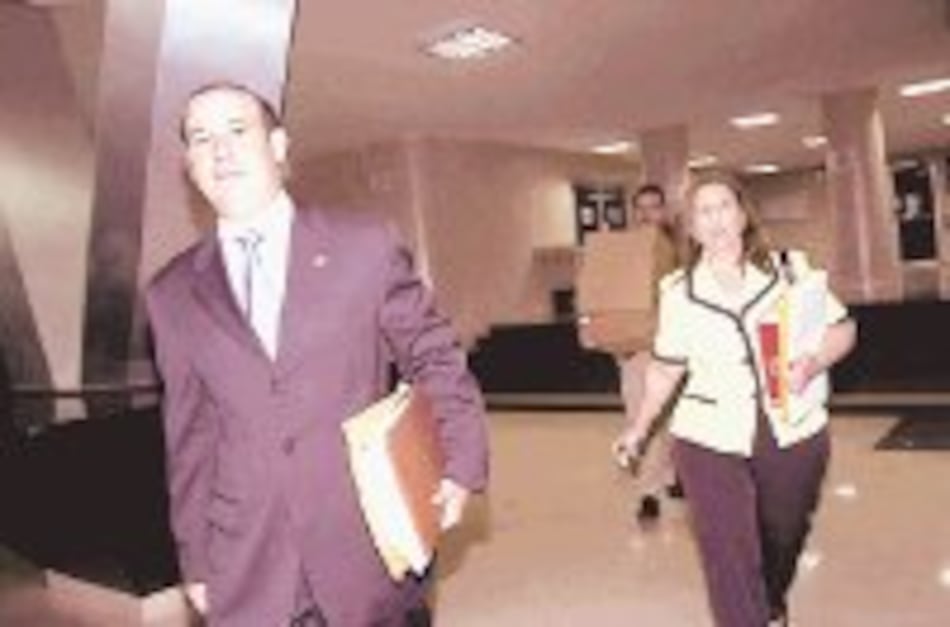 Once horas y ocho cajas de explicaciones