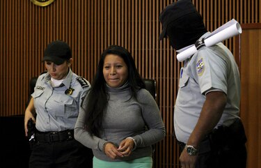 Ratifican sentencia de 30 años de prisión para salvadoreña que abortó