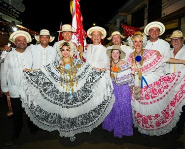 ¡Seco Herrerano rinde homenaje a nuestras tradiciones!