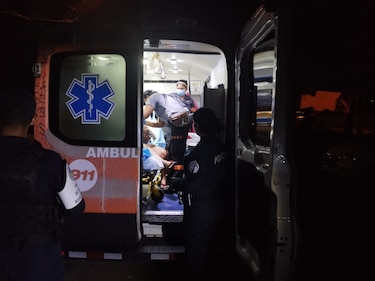 Policía rescata a recién nacido que estaba dentro de una letrina