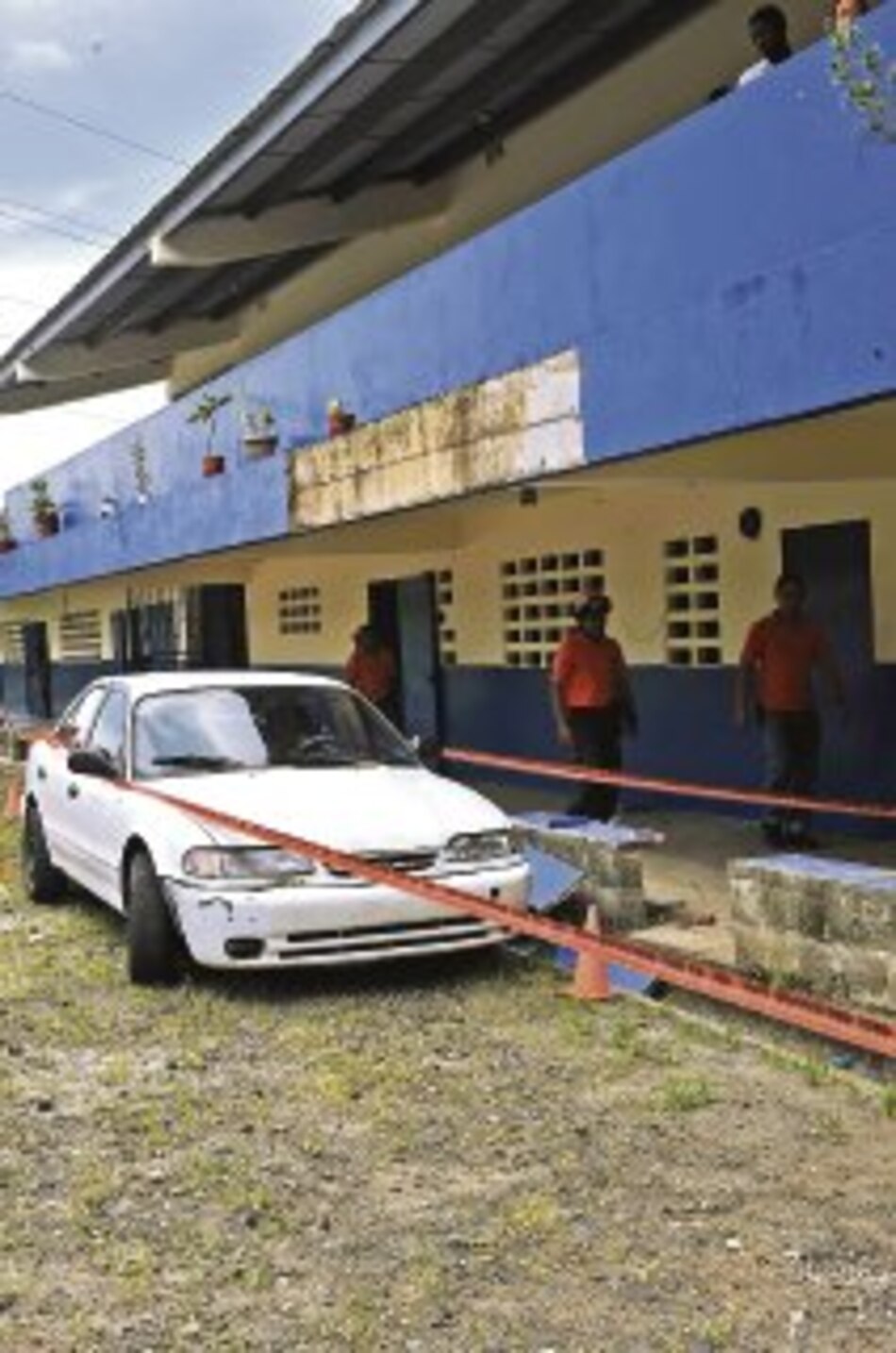 Se desploma pared en escuela de San Miguelito